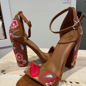 Charming Charlie Brown/Flower heel Size 8